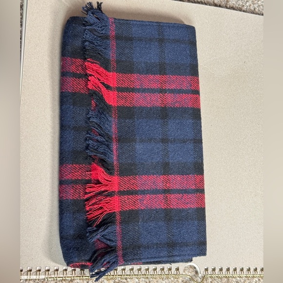 Estée Lauder Women's Plaid Cosmetic Pouch. - Picture 4 of 8